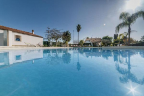 Villa con grande piscina privata e 5 camere m550